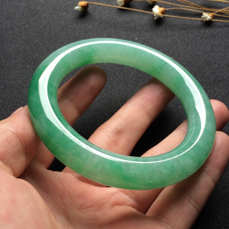 （超值推荐）糯冰种飘翠圆条手镯（56.5mm）