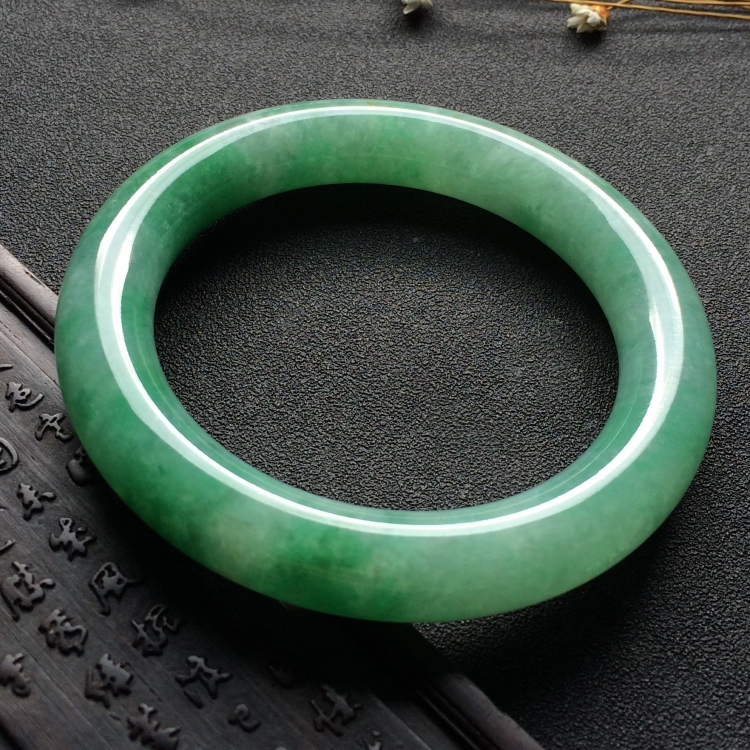 （超值推荐）糯冰种飘翠圆条手镯（57.6mm）