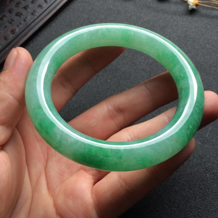 （超值推荐）糯冰种飘翠圆条手镯（57.6mm）