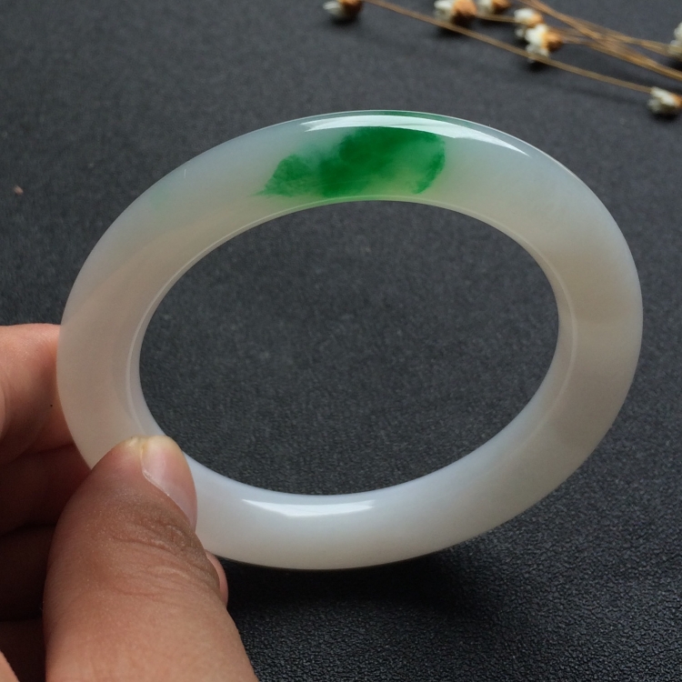 （超值推荐）糯冰种飘翠圆条手镯（54.5mm）