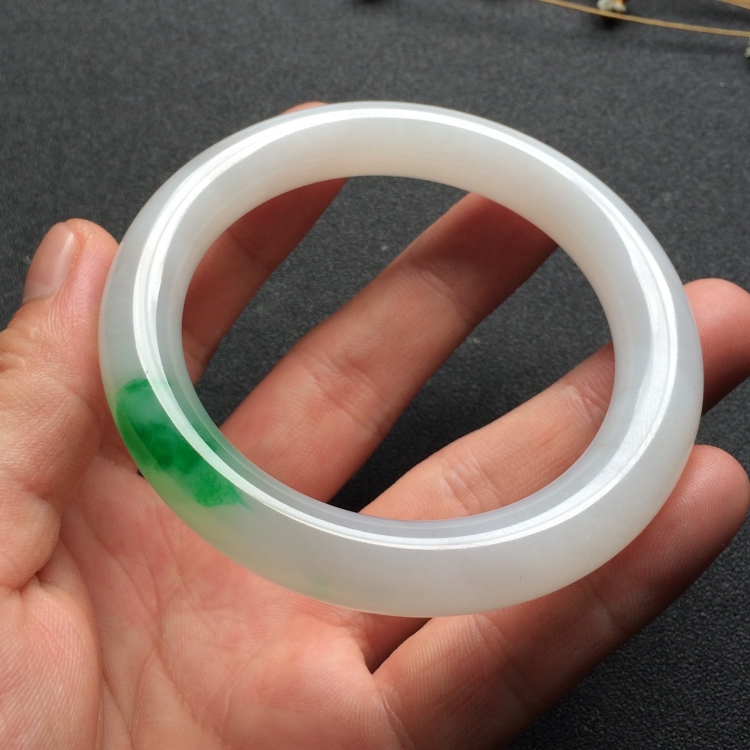 （超值推荐）糯冰种飘翠圆条手镯（54.5mm）