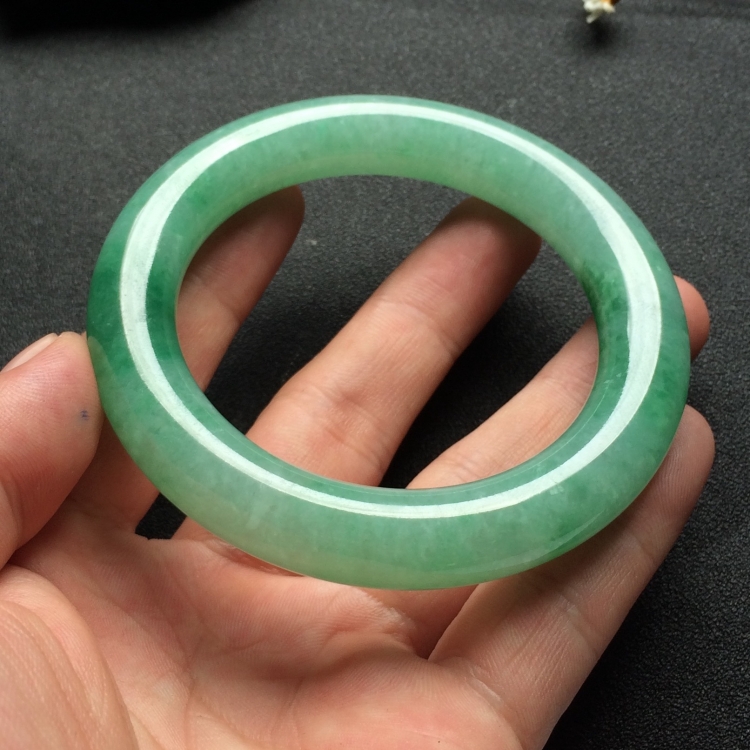 （超值推荐）糯冰种飘翠圆条手镯（56mm）