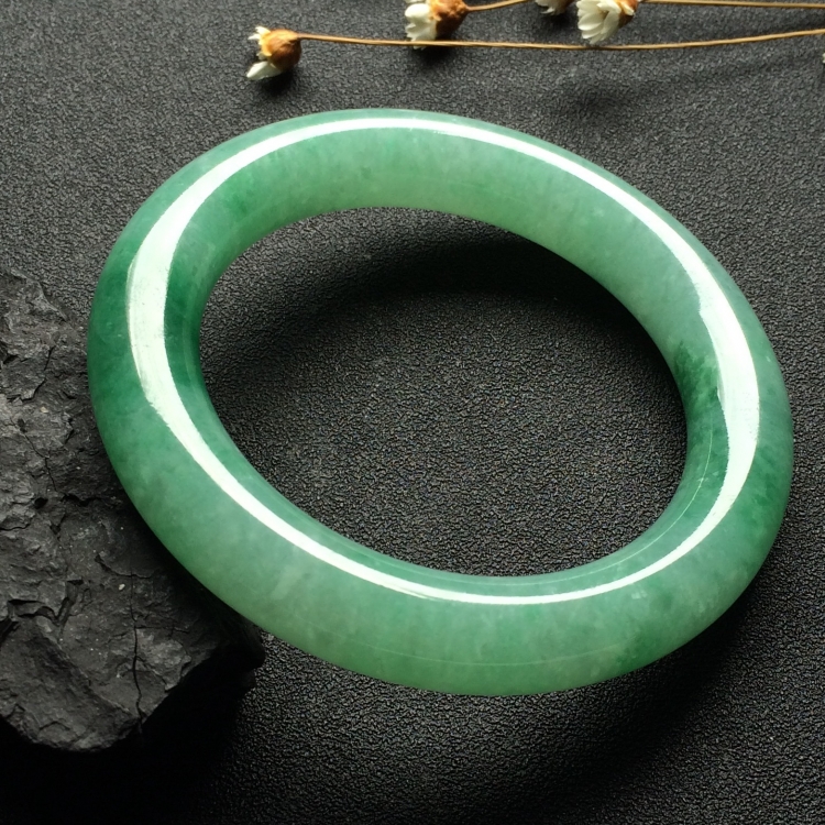 （超值推荐）糯冰种飘翠圆条手镯（56mm）