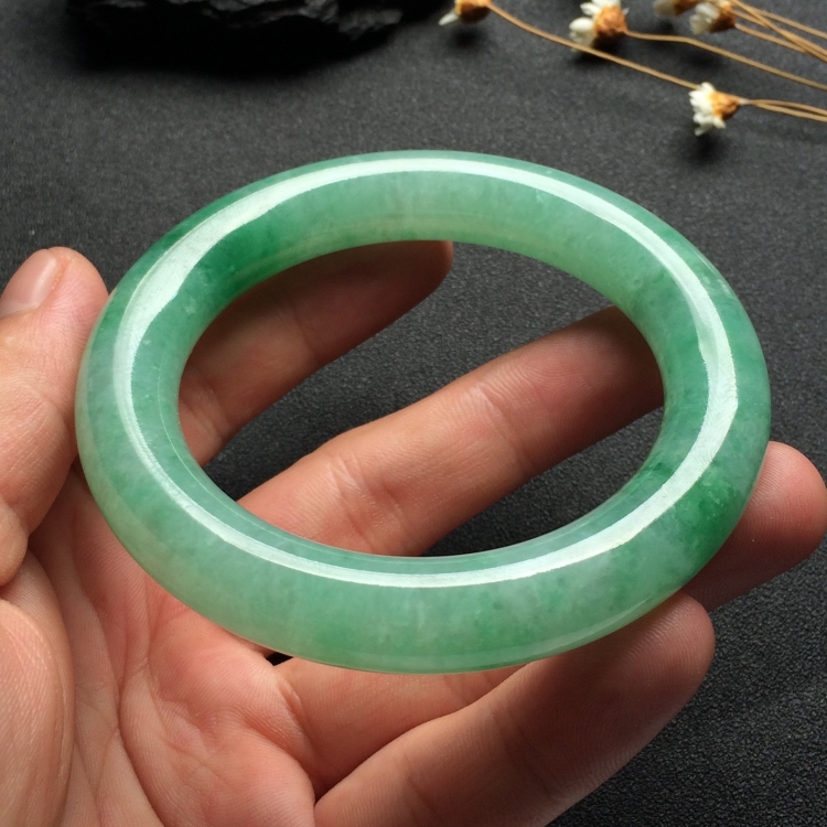 （超值推荐）糯冰种飘翠圆条手镯（56mm）