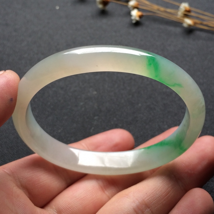 （超值推荐）糯冰种飘翠贵妃镯（55.7mm-47.7mm）