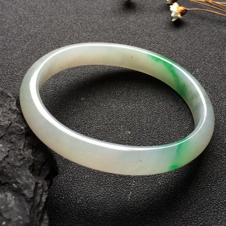 （超值推荐）糯冰种飘翠贵妃镯（55.7mm-47.7mm）