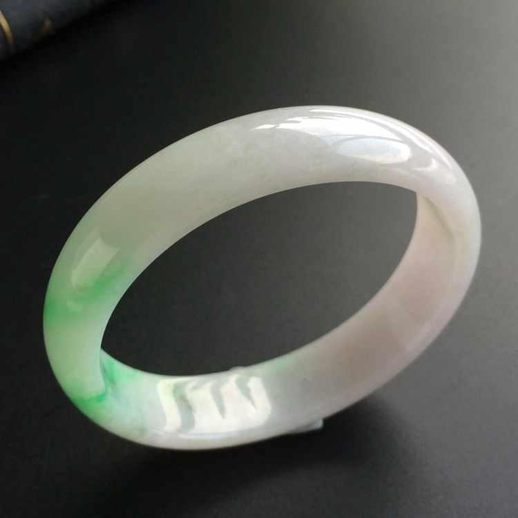(超值推荐)糯冰种淡春带彩贵妃镯(53.5mm-48.4mm)
