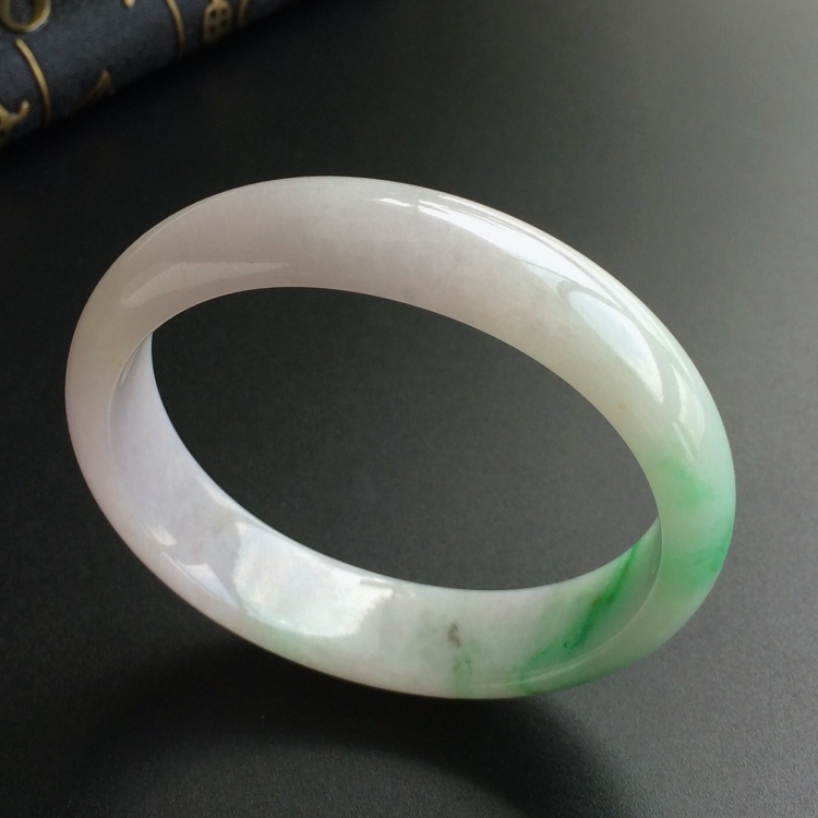 (超值推荐)糯冰种淡春带彩贵妃镯(53.5mm-48.4mm)