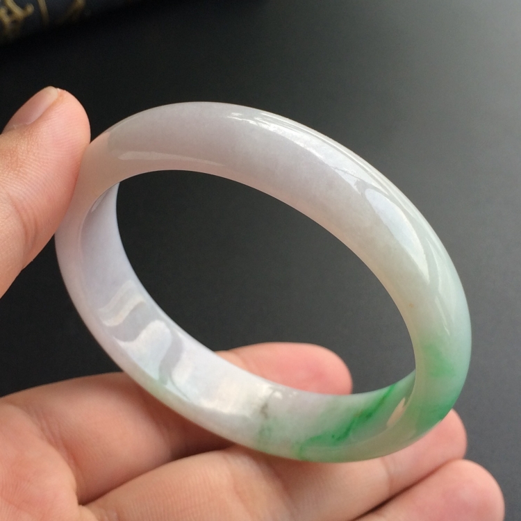 (超值推荐)糯冰种淡春带彩贵妃镯(53.5mm-48.4mm)