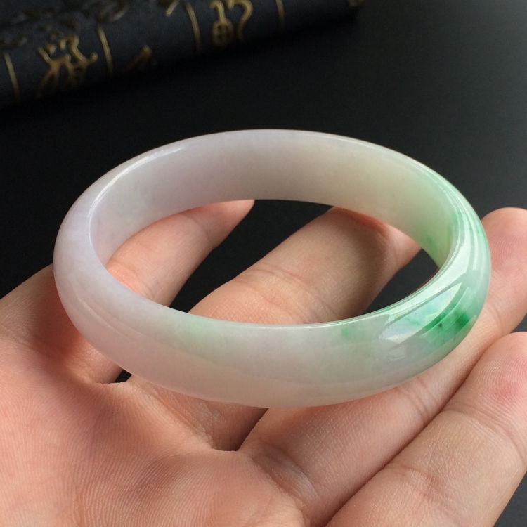 (超值推荐)糯冰种淡春带彩贵妃镯(53.5mm-48.4mm)