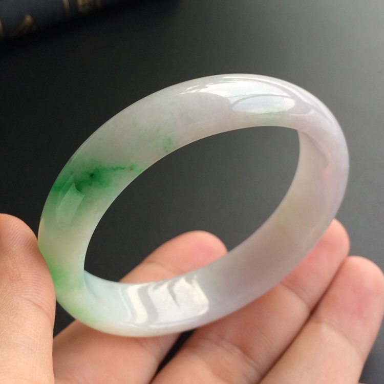 (超值推荐)糯冰种淡春带彩贵妃镯(53.5mm-48.4mm)