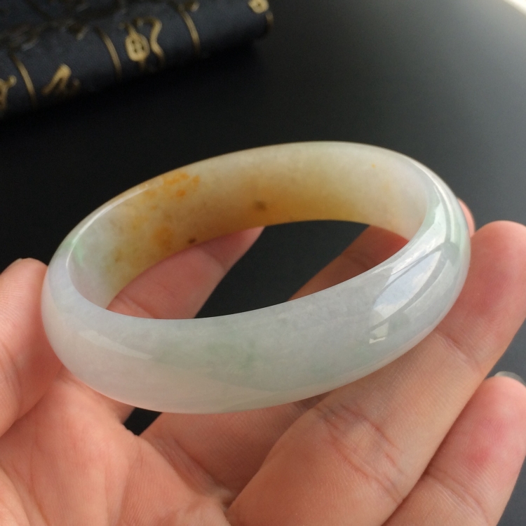 (超值推荐)糯冰种黄翡贵妃镯(56.4mm-47.8mm)