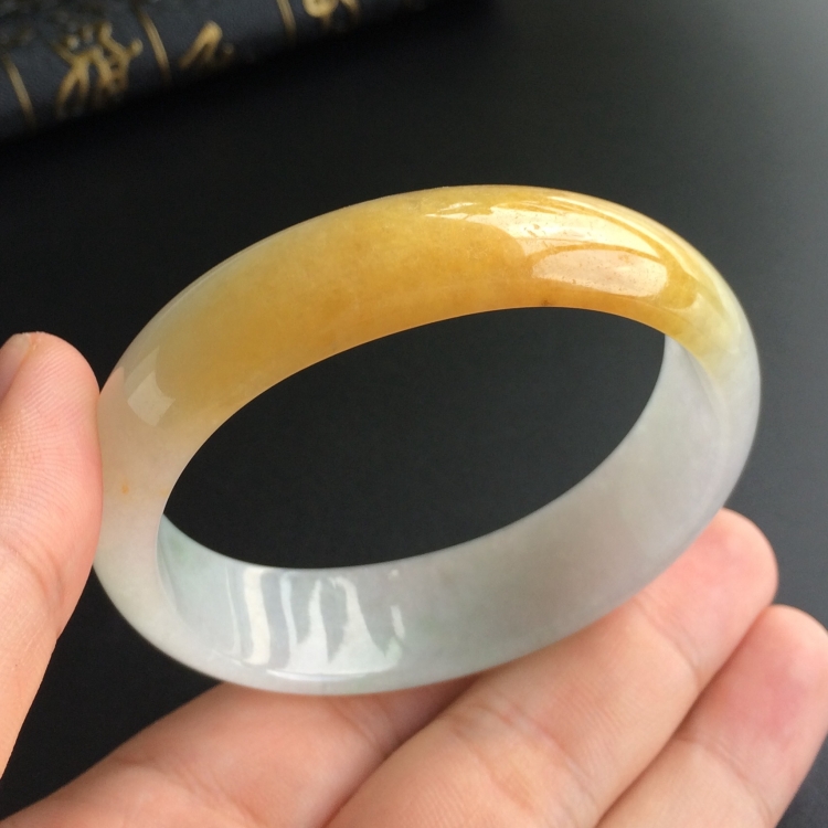 (超值推荐)糯冰种黄翡贵妃镯(56.4mm-47.8mm)