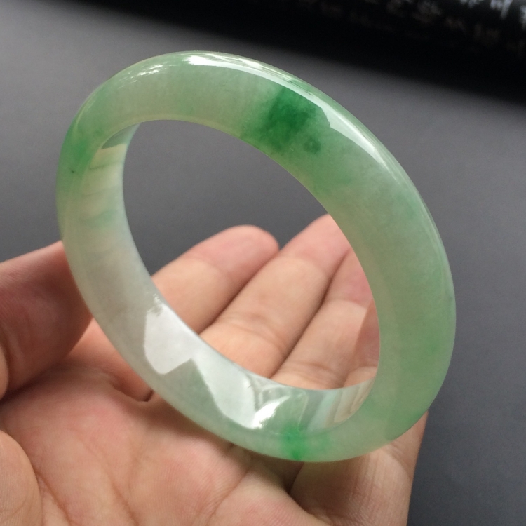 （超值推荐）糯冰种飘翠手镯（56.3mm）