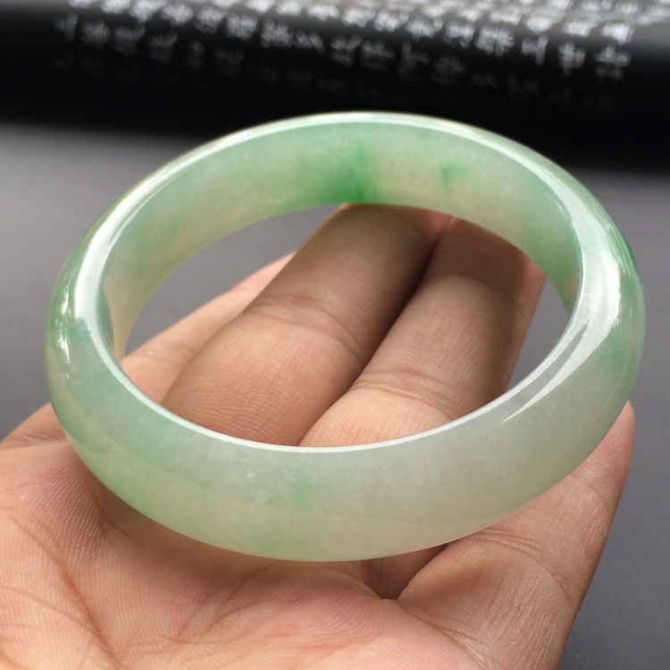 （超值推荐）糯冰种飘翠手镯（56.3mm）