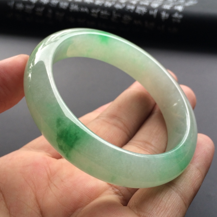 （超值推荐）糯冰种飘翠手镯（56.3mm）