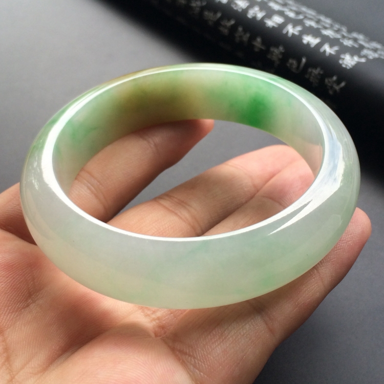 （超值推荐）糯冰种褐黄翡略飘翠手镯（58mm）