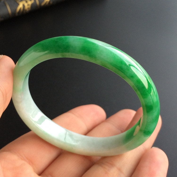 (超值推荐)糯冰种飘翠贵妃镯(52.7mm-46.5mm)