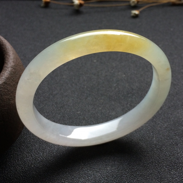 （超值推荐）糯冰种晴水略带黄翡贵妃镯（54.8mm-49.1mm）