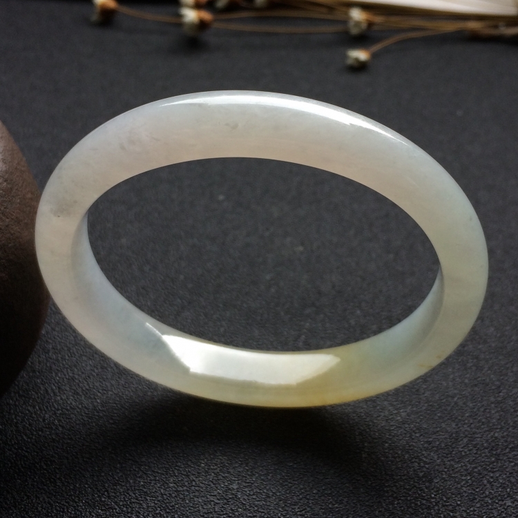 （超值推荐）糯冰种晴水略带黄翡贵妃镯（54.8mm-49.1mm）