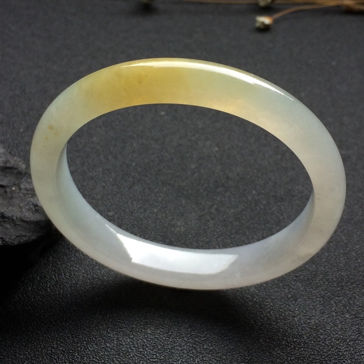 （超值推荐）糯冰种晴水略带黄翡贵妃镯（54.8mm-49.1mm）