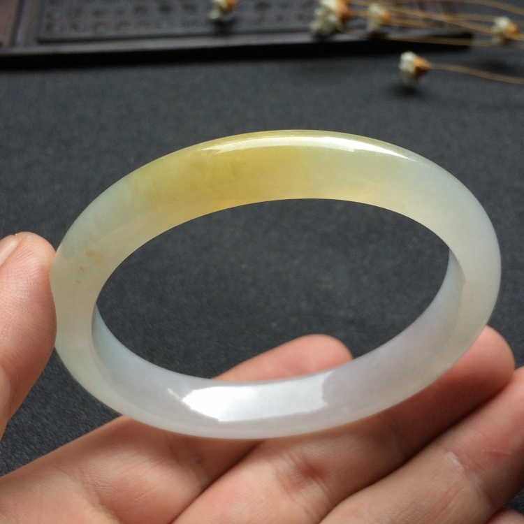 （超值推荐）糯冰种晴水略带黄翡贵妃镯（54.8mm-49.1mm）