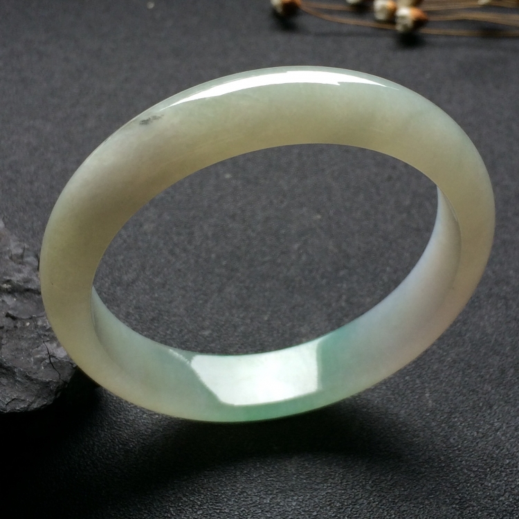 （超值推荐）糯冰种飘翠手镯（56.2mm）