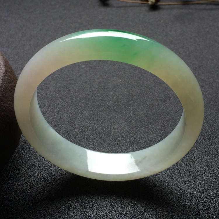 （超值推荐）糯冰种飘翠手镯（56.2mm）