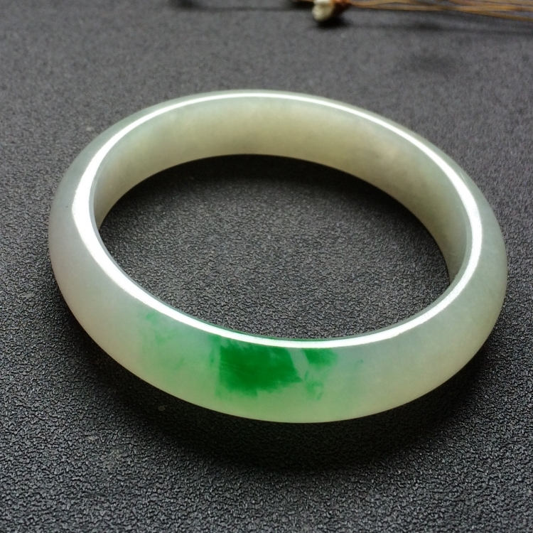 （超值推荐）糯冰种飘翠手镯（56.2mm）