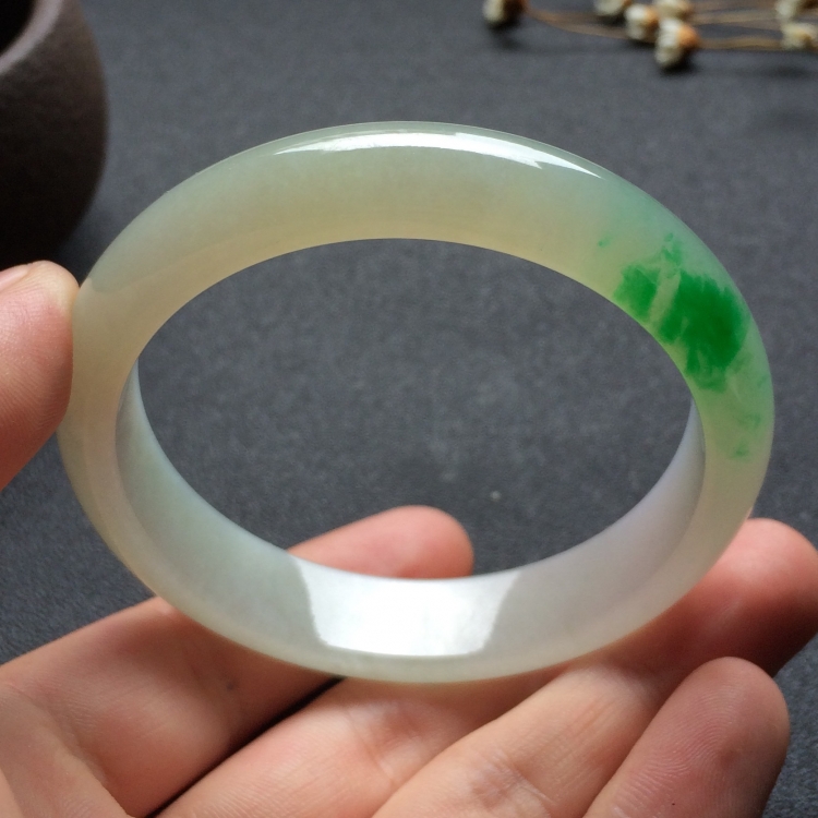 （超值推荐）糯冰种飘翠手镯（56.2mm）