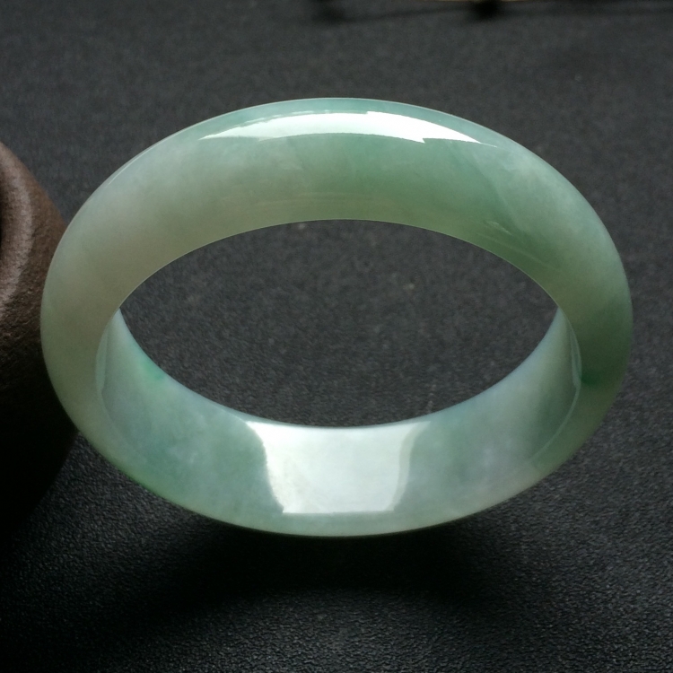 （超值推荐）糯冰种飘翠手镯（57.9mm）