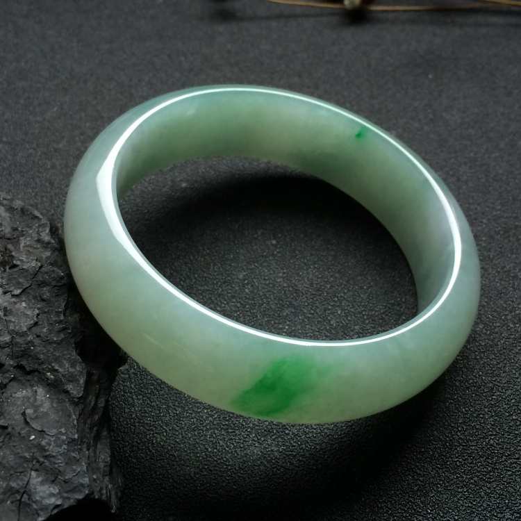 （超值推荐）糯冰种飘翠手镯（57.9mm）