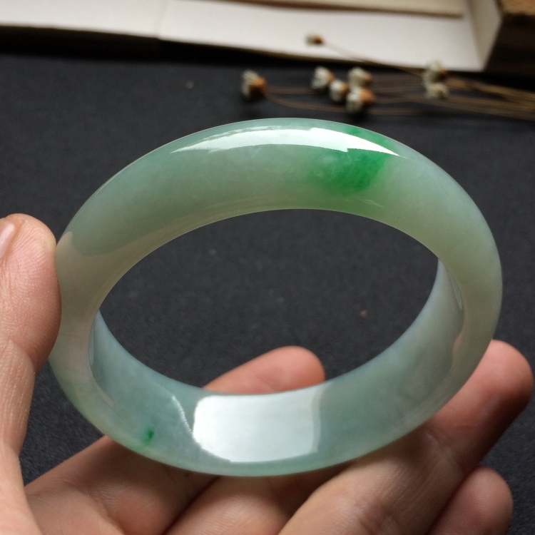 （超值推荐）糯冰种飘翠手镯（57.9mm）
