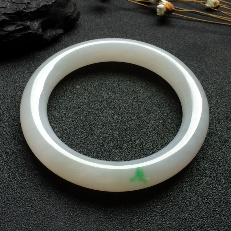 （超值推荐）糯冰种略飘翠圆条手镯（55mm）