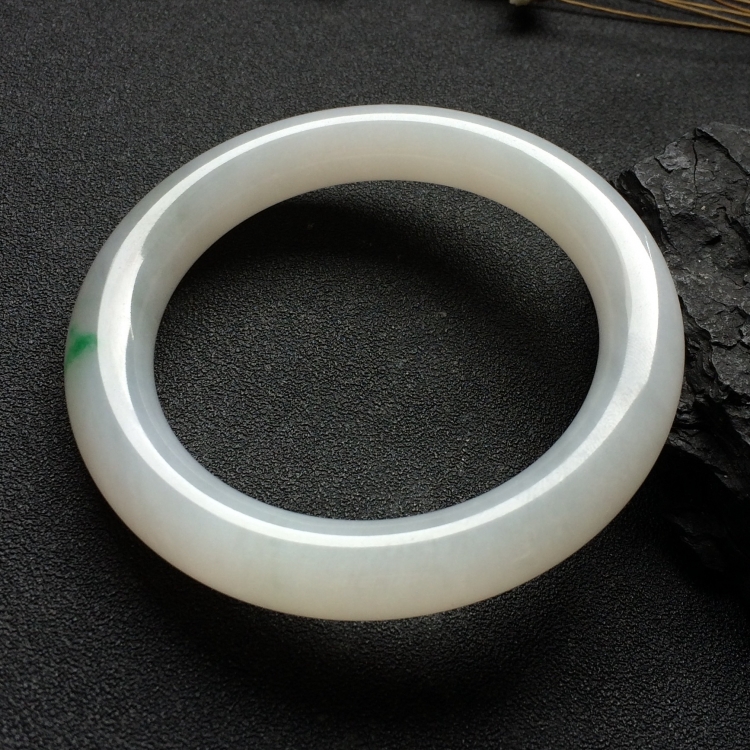 （超值推荐）糯冰种略飘翠圆条手镯（55mm）