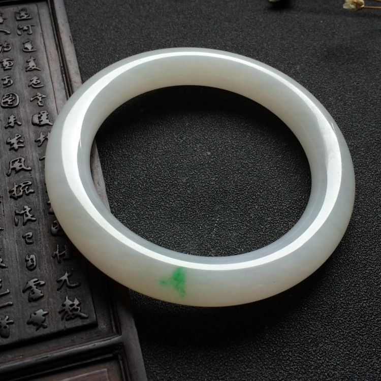 （超值推荐）糯冰种略飘翠圆条手镯（55mm）