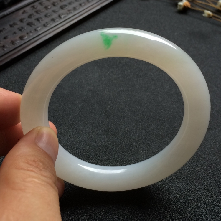 （超值推荐）糯冰种略飘翠圆条手镯（55mm）