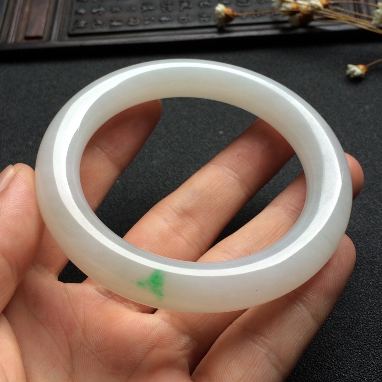（超值推荐）糯冰种略飘翠圆条手镯（55mm）