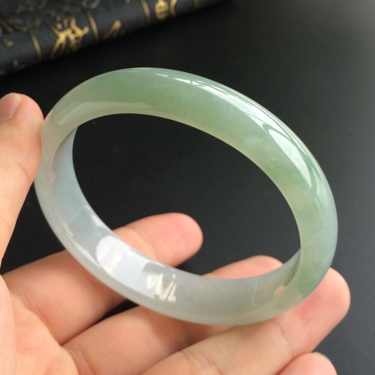 (超值推荐)糯冰种晴水贵妃镯(59.4mm-53.5mm)