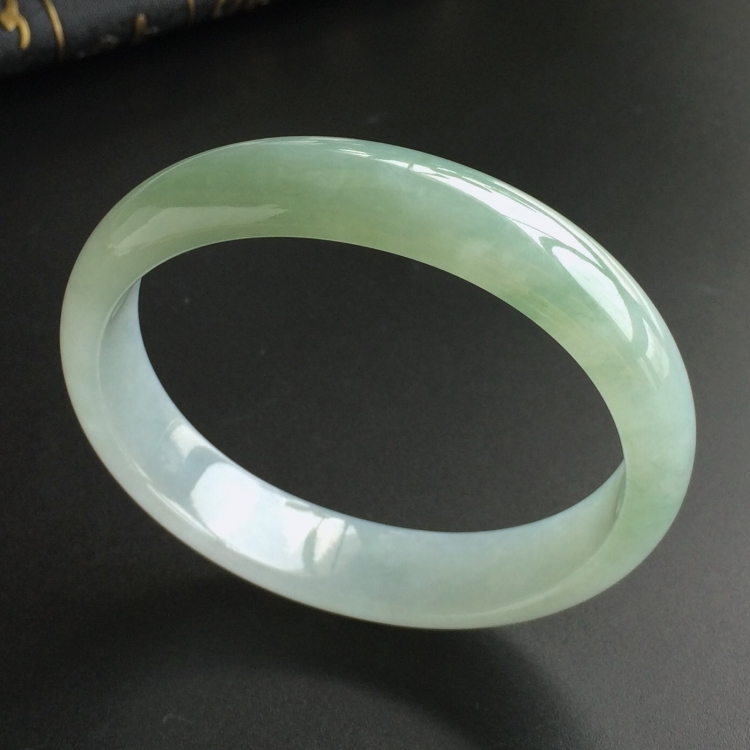 (超值推荐)糯冰种晴水贵妃镯(59.4mm-53.5mm)