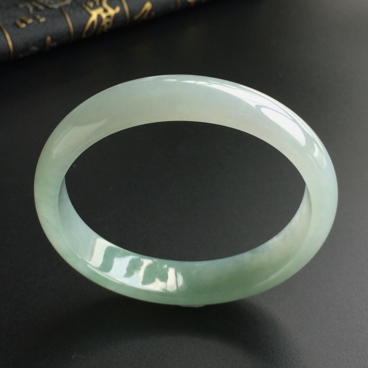(超值推荐)糯冰种晴水贵妃镯(59.4mm-53.5mm)