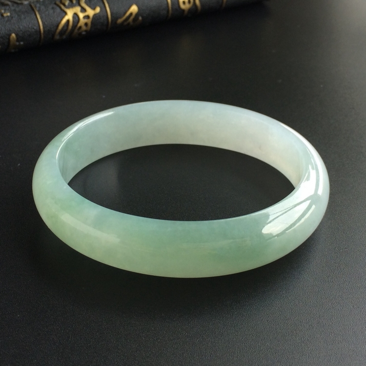 (超值推荐)糯冰种晴水贵妃镯(59.4mm-53.5mm)