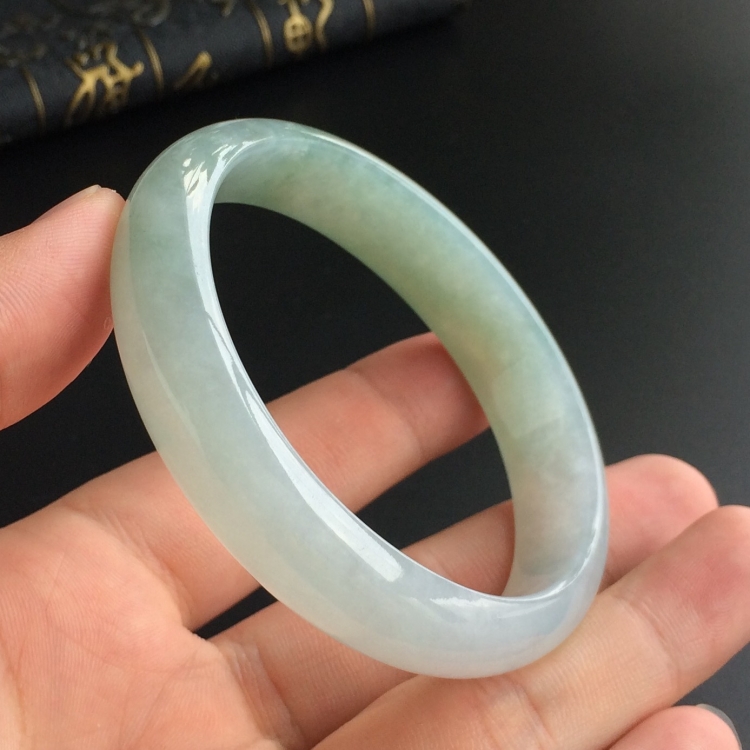 (超值推荐)糯冰种晴水贵妃镯(59.4mm-53.5mm)