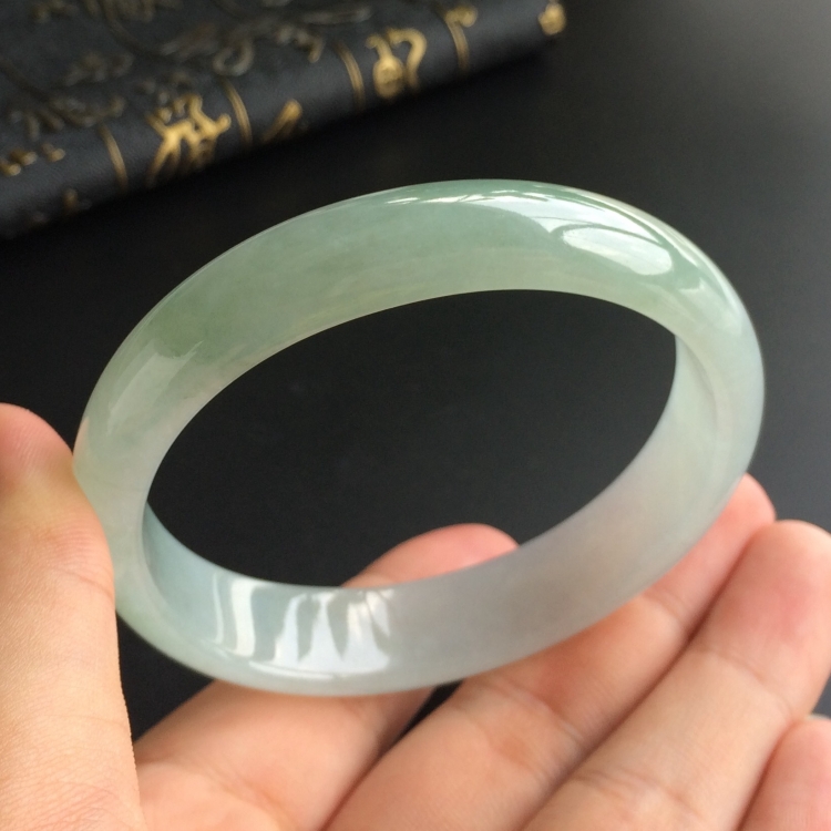 (超值推荐)糯冰种晴水贵妃镯(59.4mm-53.5mm)
