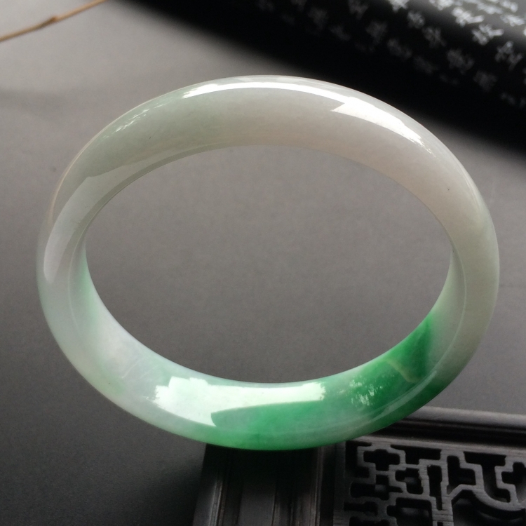 （超值推荐）糯冰种飘翠手镯（58mm）