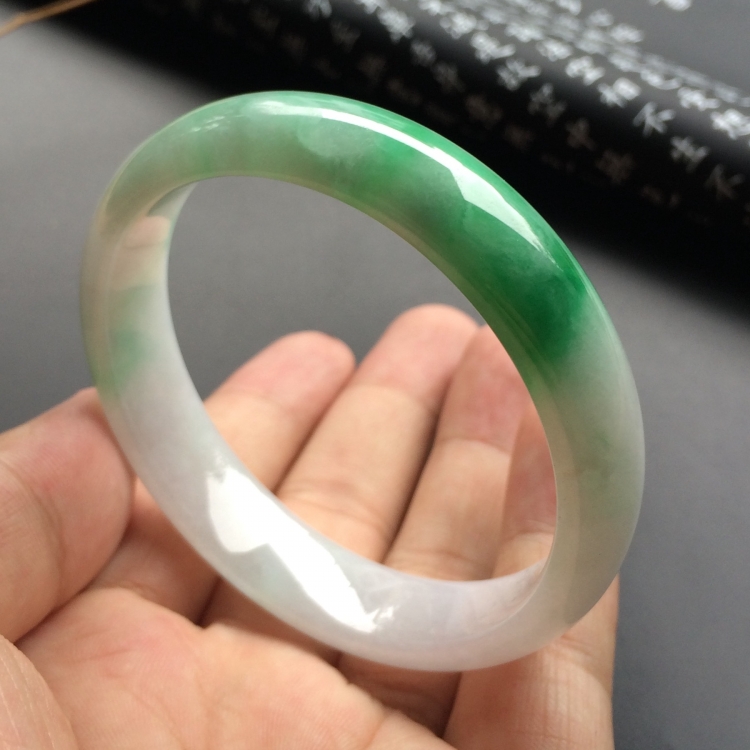 （超值推荐）糯冰种飘翠手镯（58mm）