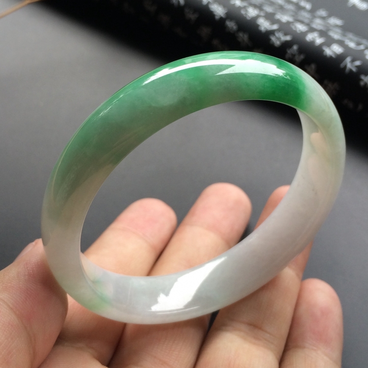 （超值推荐）糯冰种飘翠手镯（58mm）
