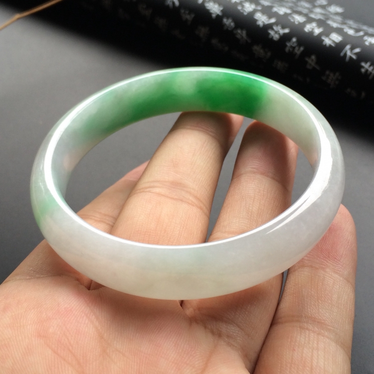 （超值推荐）糯冰种飘翠手镯（58mm）
