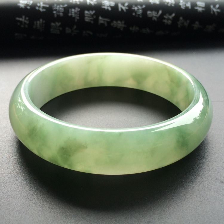 （超值推荐）糯冰种飘花手镯（59.7mm）
