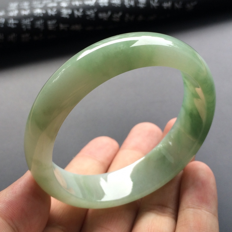 （超值推荐）糯冰种飘花手镯（59.7mm）
